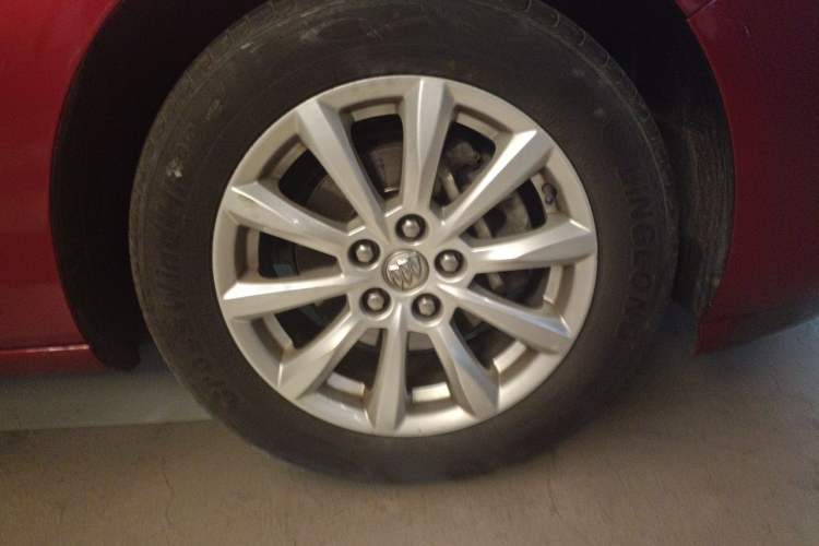 Used Buick GT 2013 GT 1.6L Automatic Fashion Edition Right Front Wheel Hub