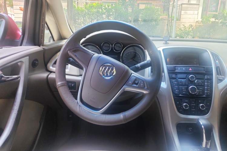 Used Buick GT 2013 GT 1.6L Automatic Fashion Edition Steering Wheel