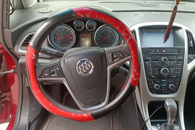 Used Buick GT 2013 GT 1.8L Automatic Fashion Edition Steering Wheel