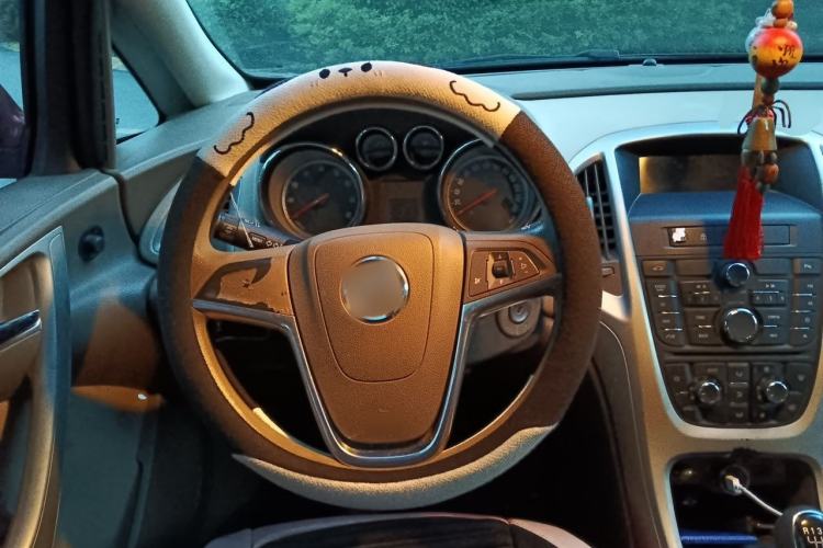 Used Buick GT 2013 GT 1.6L Manual Entry-Level Model Steering Wheel