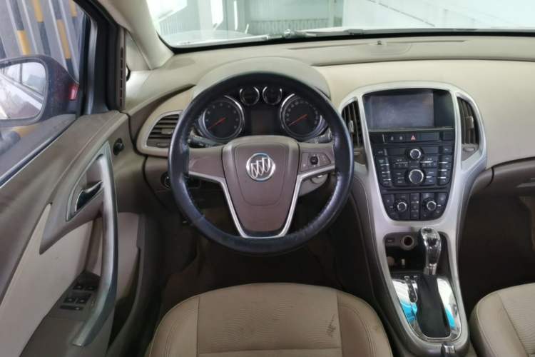 Used Buick GT 2013 GT 1.6L Automatic Fashion Edition Steering Wheel
