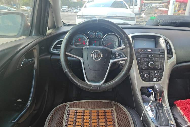 Used Buick GT 2013 XT 1.6L Automatic Fashion Edition Steering Wheel