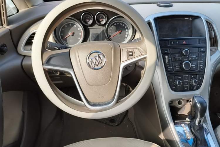 Used Buick GT 2013 GT 1.6L Automatic Fashion Edition Steering Wheel