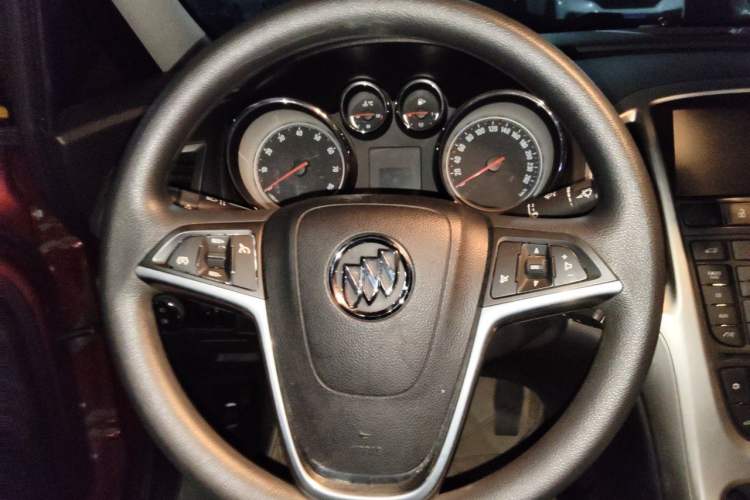 Used Buick GT 2013 GT 1.8L Automatic Fashion Edition Steering Wheel