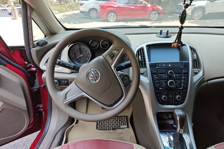 Used Buick GT 2013 GT 1.6L Automatic Fashion Edition Steering Wheel