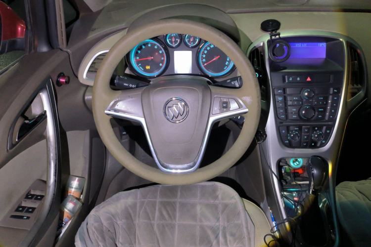 Used Buick GT 2013 GT 1.6L Automatic Fashion Edition Steering Wheel