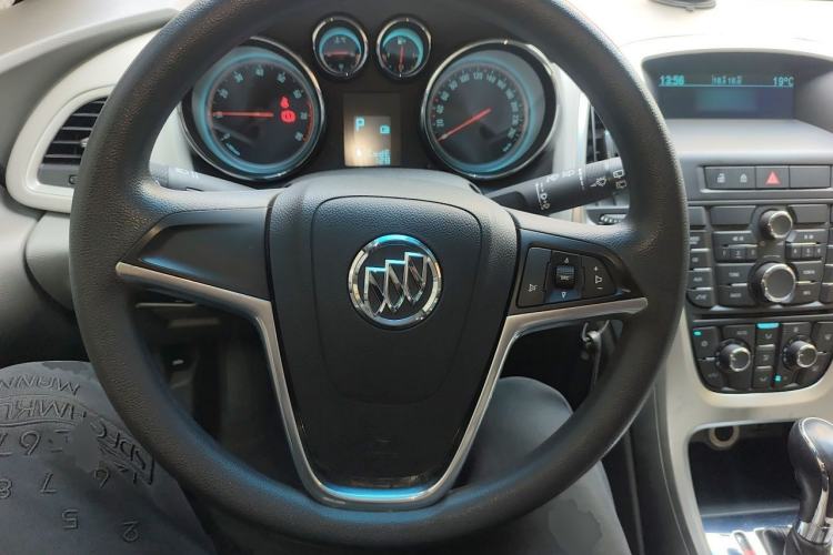 Used Buick GT 2013 XT 1.6L Automatic Fashion Edition Steering Wheel
