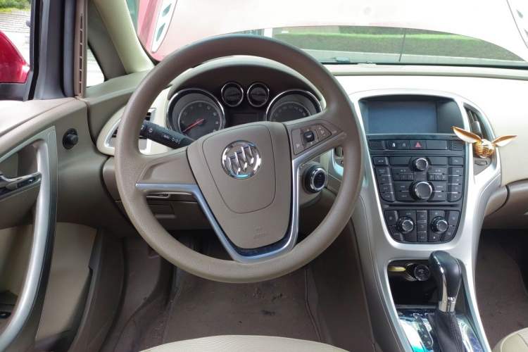 Used Buick GT 2013 GT 1.6L Automatic Fashion Edition Steering Wheel