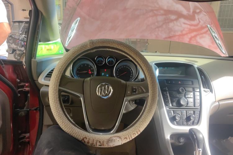 Used Buick GT 2013 GT 1.6L Automatic Fashion Edition Steering Wheel
