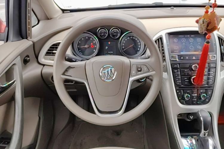 Used Buick GT 2013 GT 1.6L Automatic Fashion Edition Steering Wheel
