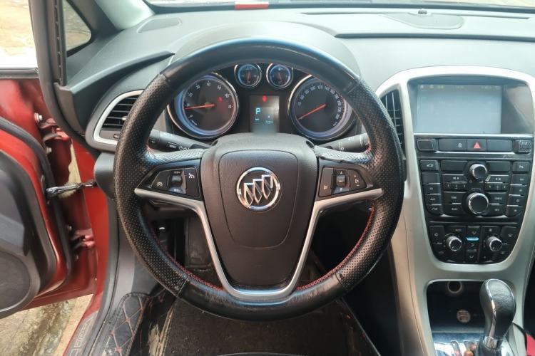Used Buick GT 2013 GT 1.8L Automatic Fashion Edition Steering Wheel