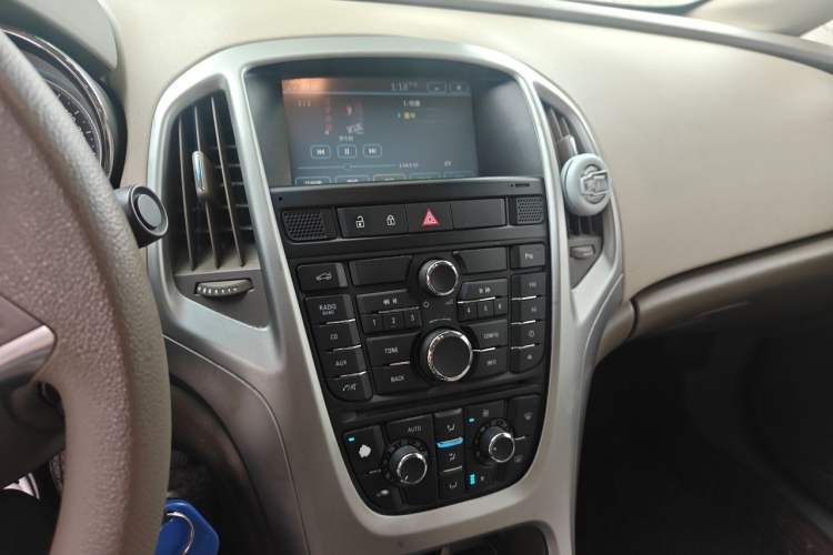 Used Buick GT 2013 GT 1.6L Manual Entry-Level Model Audio And AC Panel