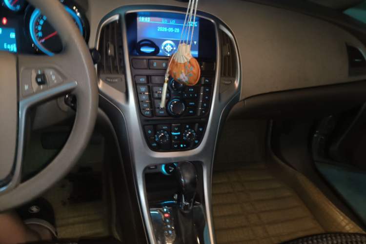 Used Buick GT 2013 GT 1.6L Automatic Fashion Edition Audio And AC Panel