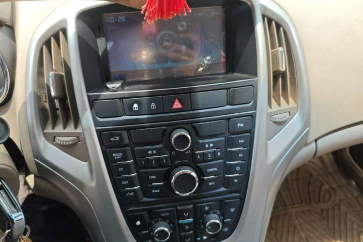 Used Buick GT 2013 GT 1.6L Automatic Fashion Edition Audio And AC Panel