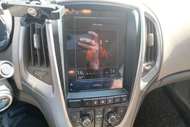 Used Buick GT 2013 GT 1.6L Manual Entry-Level Model Audio And AC Panel
