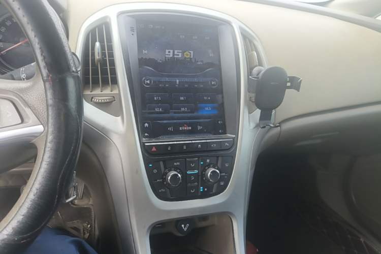 Used Buick GT 2013 GT 1.6L Manual Entry-Level Model Audio And AC Panel