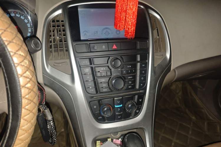 Used Buick GT 2013 GT 1.6L Automatic Comfort Edition Audio And AC Panel