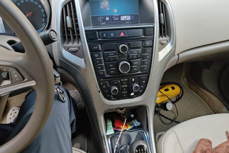 Used Buick GT 2013 GT 1.6L Manual Entry-Level Model Audio And AC Panel