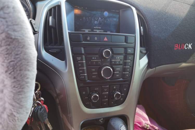 Used Buick GT 2013 XT 1.6L Automatic Fashion Edition Audio And AC Panel