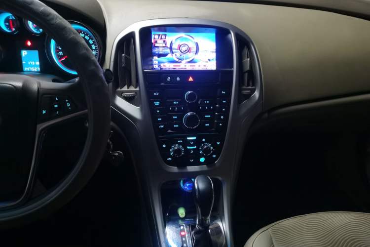 Used Buick GT 2013 GT 1.6L Automatic Fashion Edition Audio And AC Panel