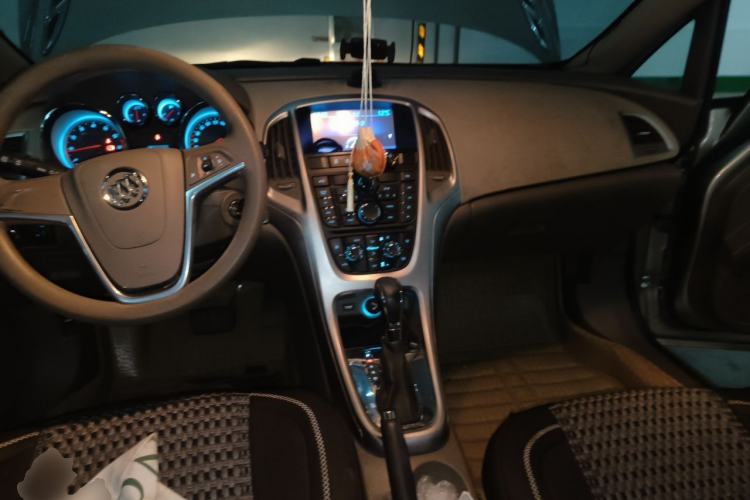 Used Buick GT 2013 GT 1.6L Automatic Fashion Edition Center Console