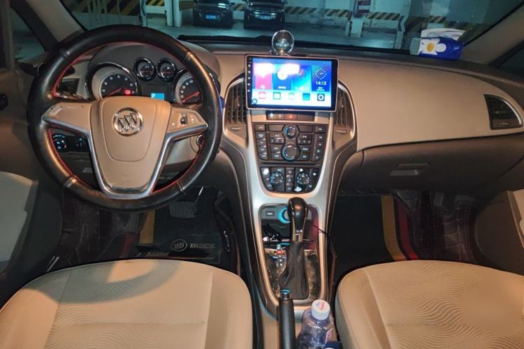 Used Buick GT 2013 GT 1.6L Automatic Fashion Edition Center Console