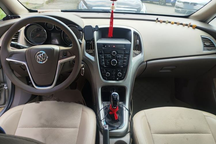 Used Buick GT 2013 GT 1.6L Manual Entry-Level Model Center Console