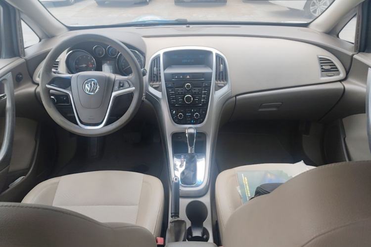 Used Buick GT 2013 GT 1.6L Automatic Fashion Edition Center Console