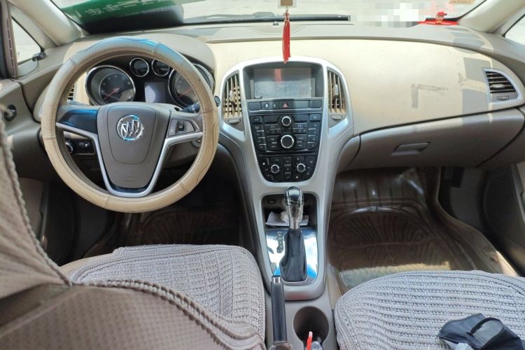 Used Buick GT 2013 GT 1.6L Automatic Fashion Edition Center Console