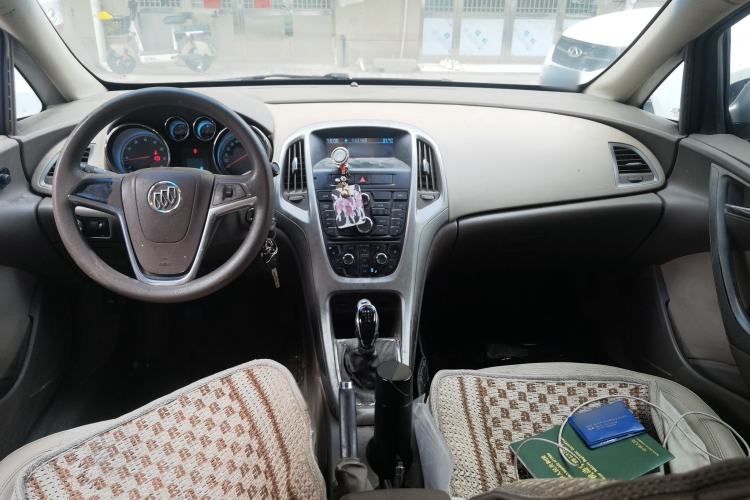 Used Buick GT 2013 GT 1.6L Manual Entry-Level Model Center Console