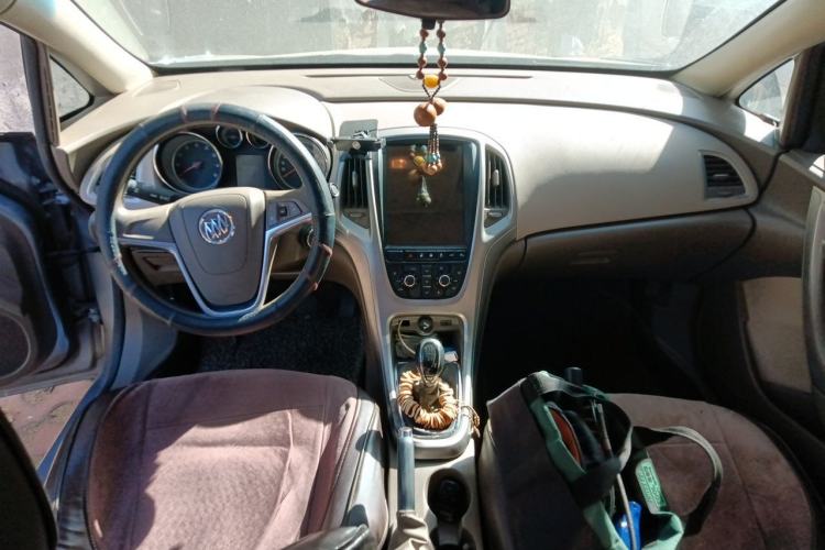 Used Buick GT 2013 GT 1.6L Manual Entry-Level Model Center Console