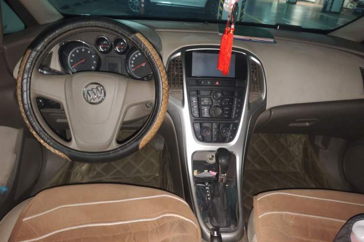 Used Buick GT 2013 GT 1.6L Automatic Comfort Edition Center Console