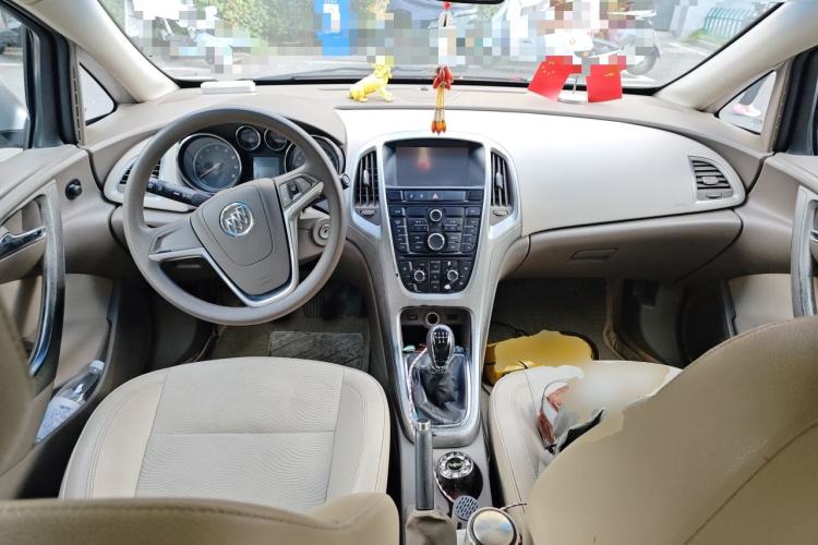 Used Buick GT 2013 GT 1.6L Manual Entry-Level Model Center Console