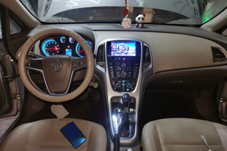 Used Buick GT 2013 GT 1.6L Automatic Fashion Edition Center Console
