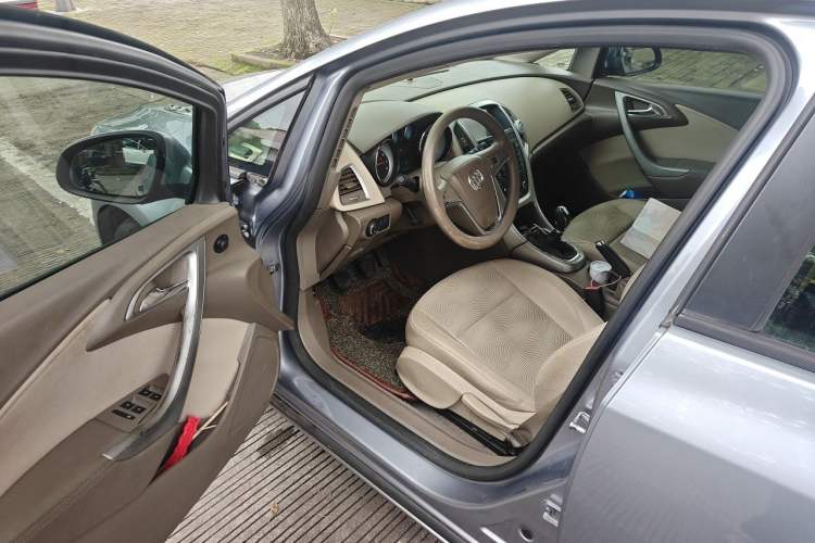 Used Buick GT 2013 GT 1.6L Manual Entry-Level Model Driver Seat