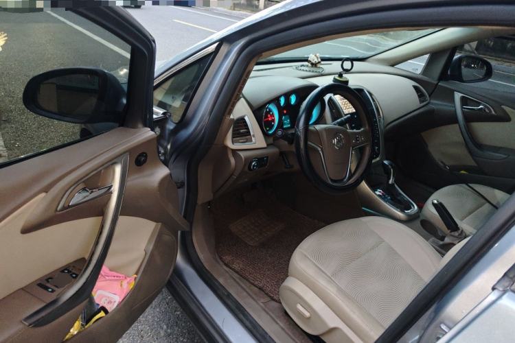 Used Buick GT 2013 GT 1.6L Automatic Fashion Edition Driver Seat