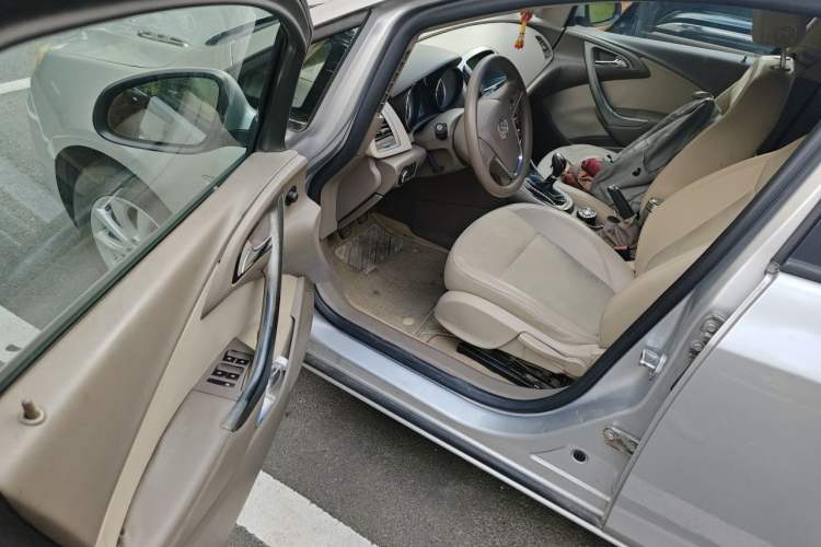 Used Buick GT 2013 GT 1.6L Manual Entry-Level Model Driver Seat