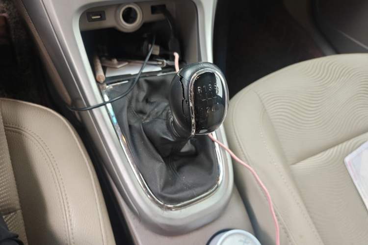 Used Buick GT 2013 GT 1.6L Manual Entry-Level Model Gear Lever