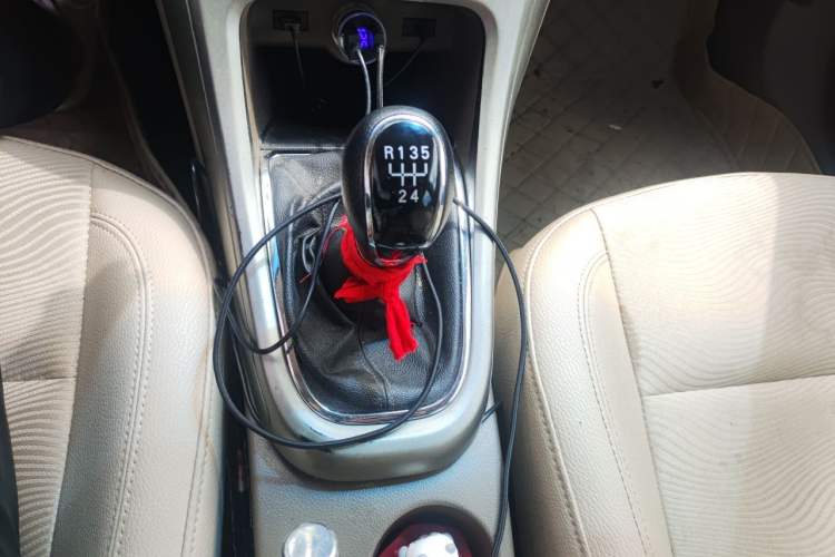 Used Buick GT 2013 GT 1.6L Manual Entry-Level Model Gear Lever