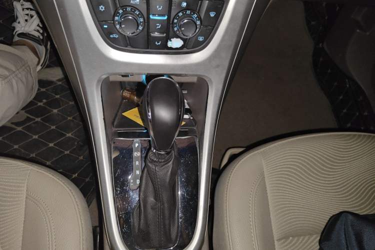 Used Buick GT 2013 GT 1.6L Automatic Fashion Edition Gear Lever
