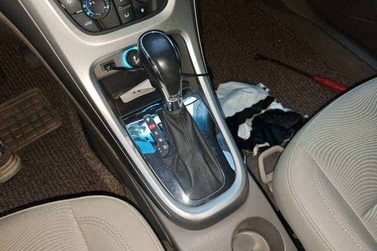 Used Buick GT 2013 GT 1.6L Automatic Fashion Edition Gear Lever