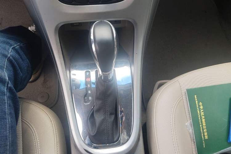 Used Buick GT 2013 GT 1.6L Automatic Fashion Edition Gear Lever