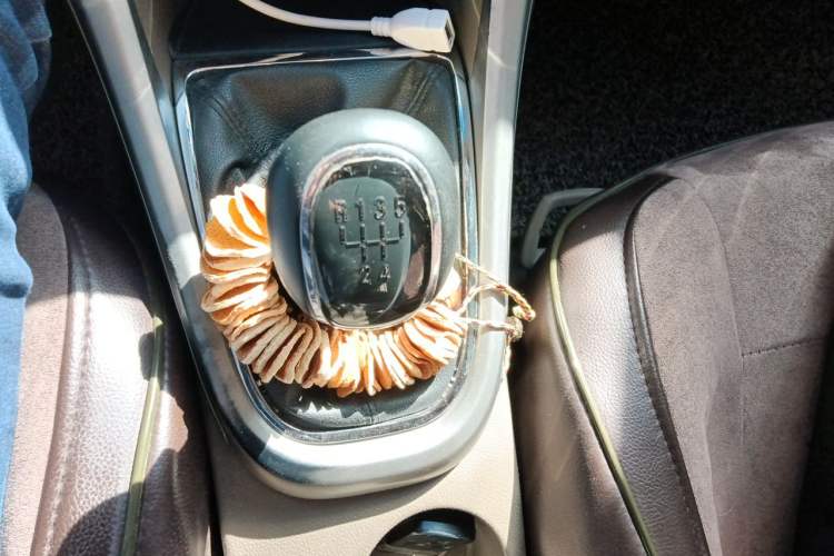 Used Buick GT 2013 GT 1.6L Manual Entry-Level Model Gear Lever