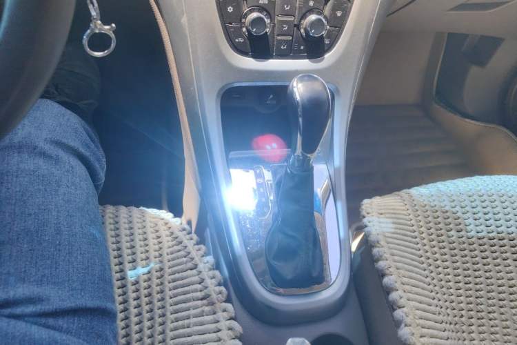 Used Buick GT 2013 GT 1.6L Automatic Fashion Edition Gear Lever