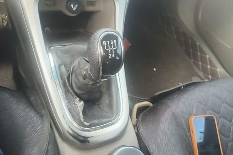 Used Buick GT 2013 GT 1.6L Manual Entry-Level Model Gear Lever