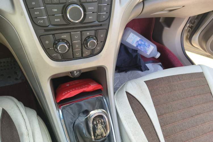 Used Buick GT 2013 GT 1.6L Manual Entry-Level Model Gear Lever
