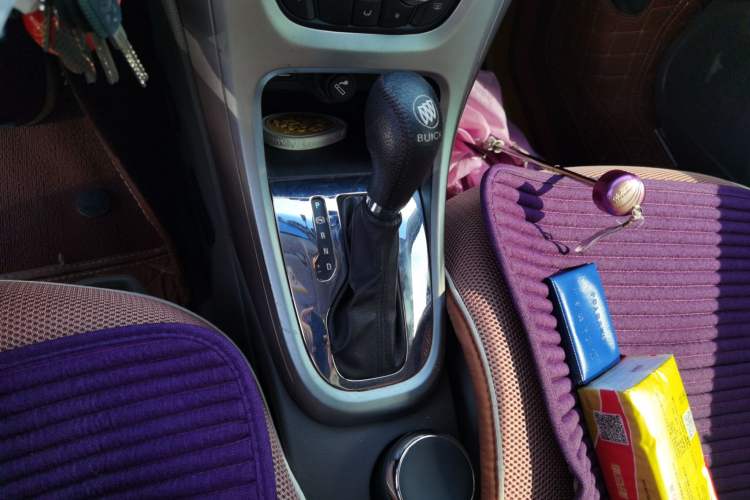 Used Buick GT 2013 XT 1.6L Automatic Fashion Edition Gear Lever
