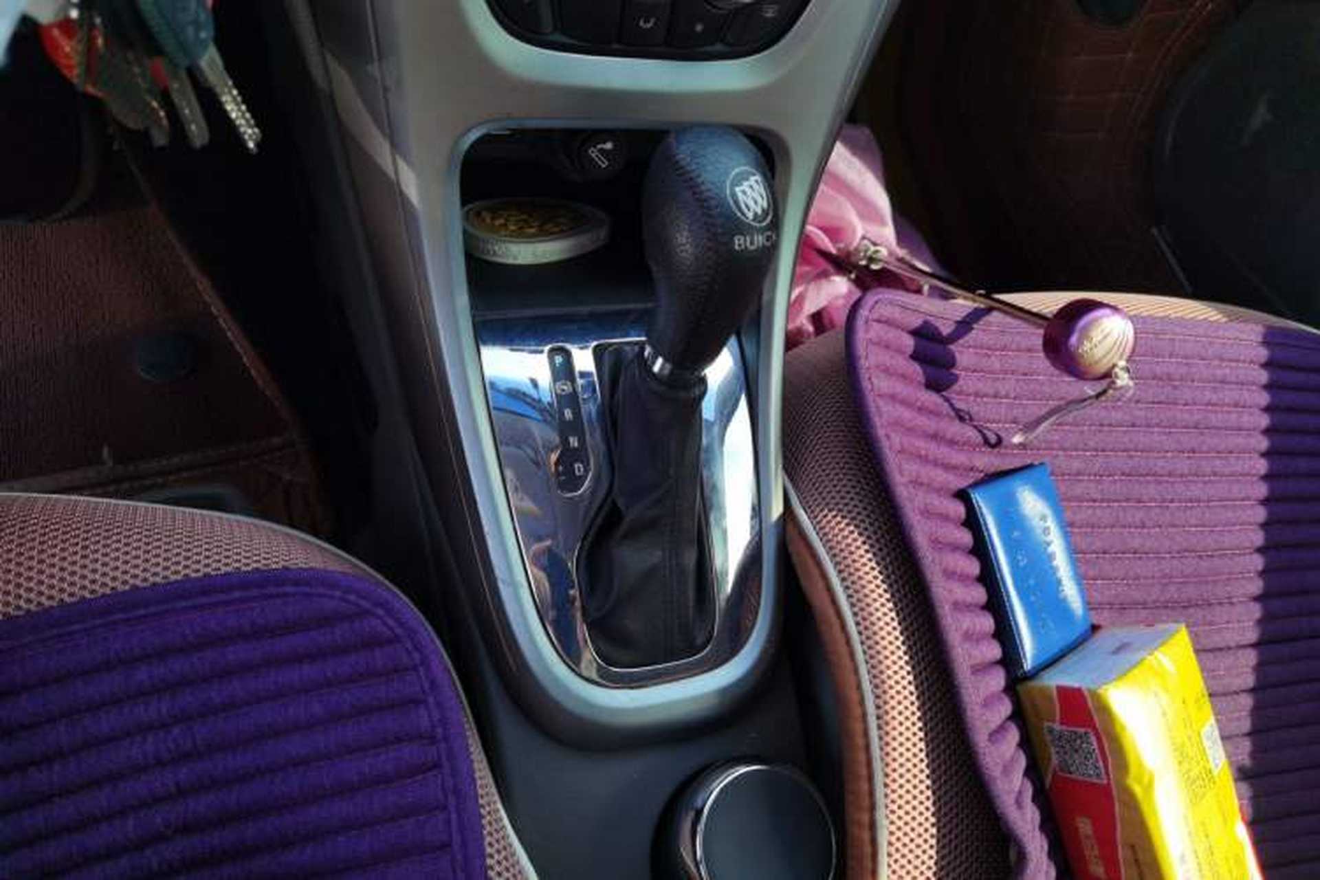 Used Buick GT 2013 XT 1.6L Automatic Fashion Edition Gear Lever