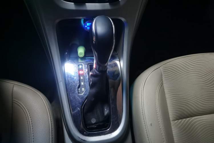 Used Buick GT 2013 GT 1.6L Automatic Fashion Edition Gear Lever