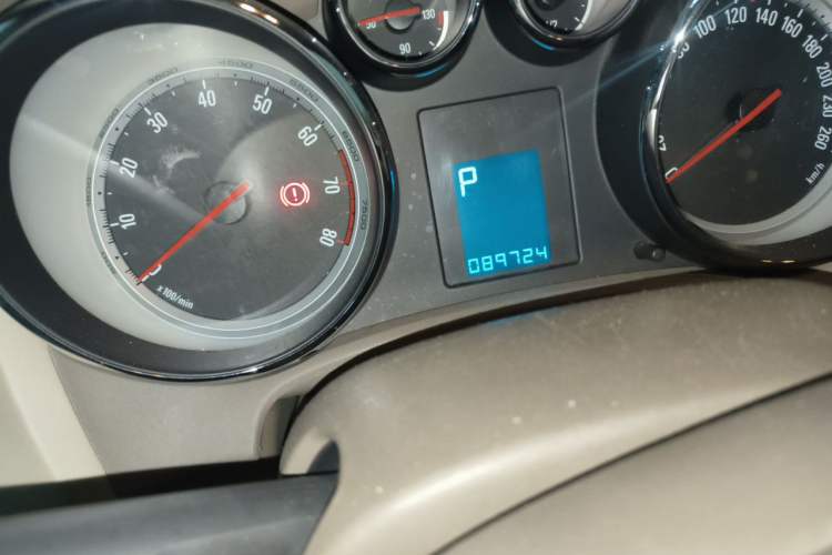Used Buick GT 2013 GT 1.6L Automatic Fashion Edition Odometer Close Up